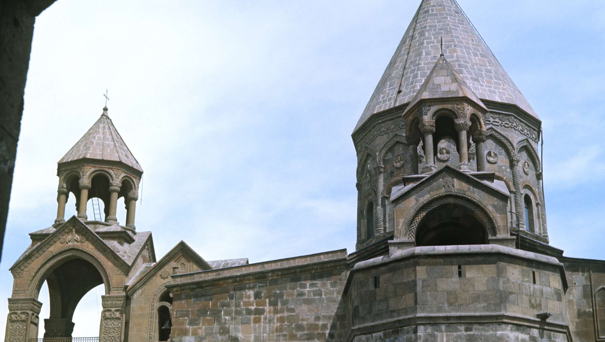 Руинная церковь Звартноц